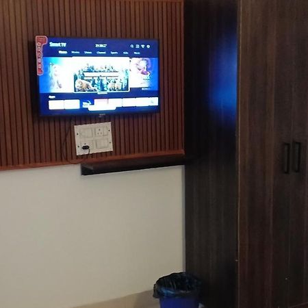 Hotel Blue Heaven Oyotownhouse Газиабад Екстериор снимка