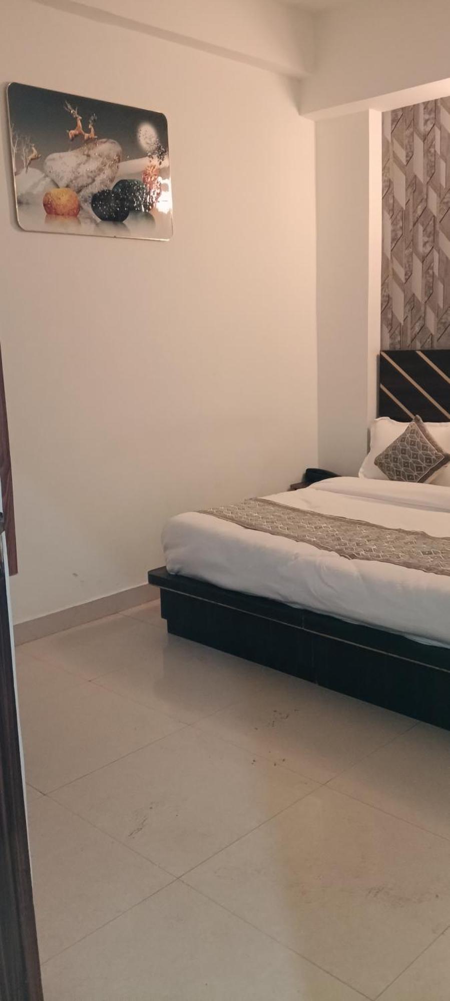Hotel Blue Heaven Oyotownhouse Газиабад Екстериор снимка