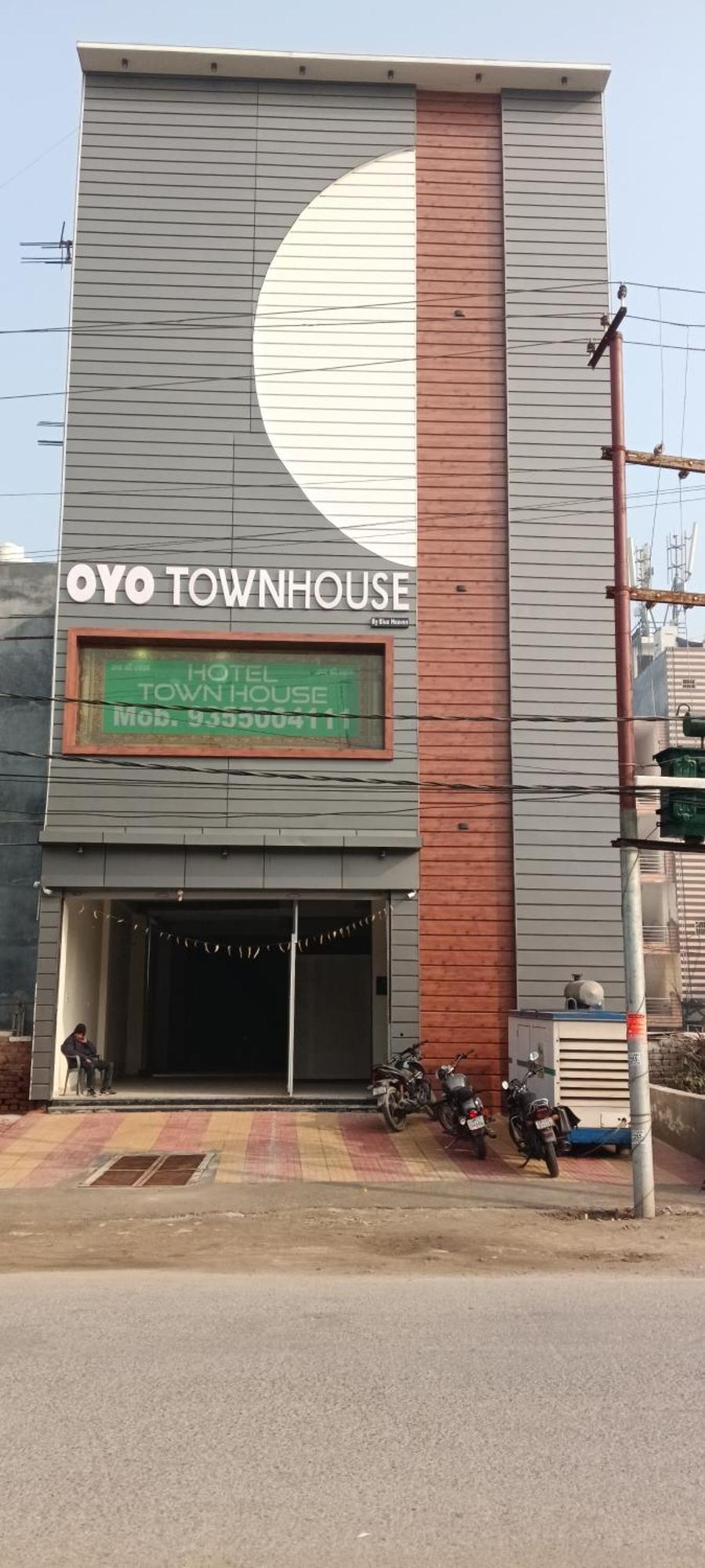 Hotel Blue Heaven Oyotownhouse Газиабад Екстериор снимка